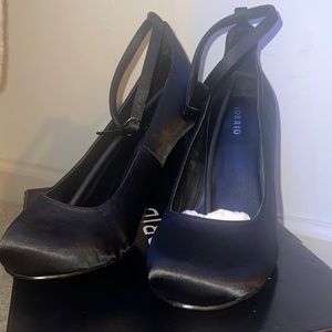 TORRID HEELS BRAND NEW NEVER WORN!! SIZE 11 BLACK